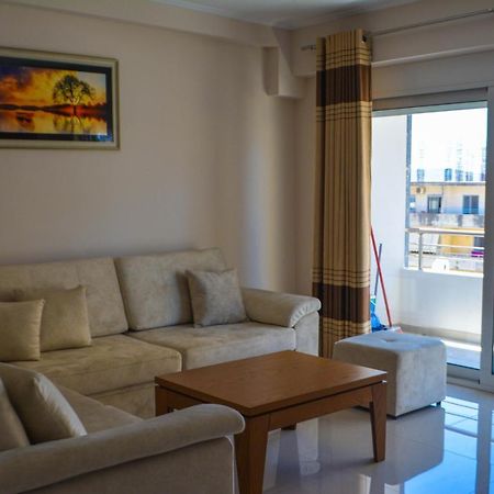 Ersid Apartaments In The Centre Sarande Bagian luar foto