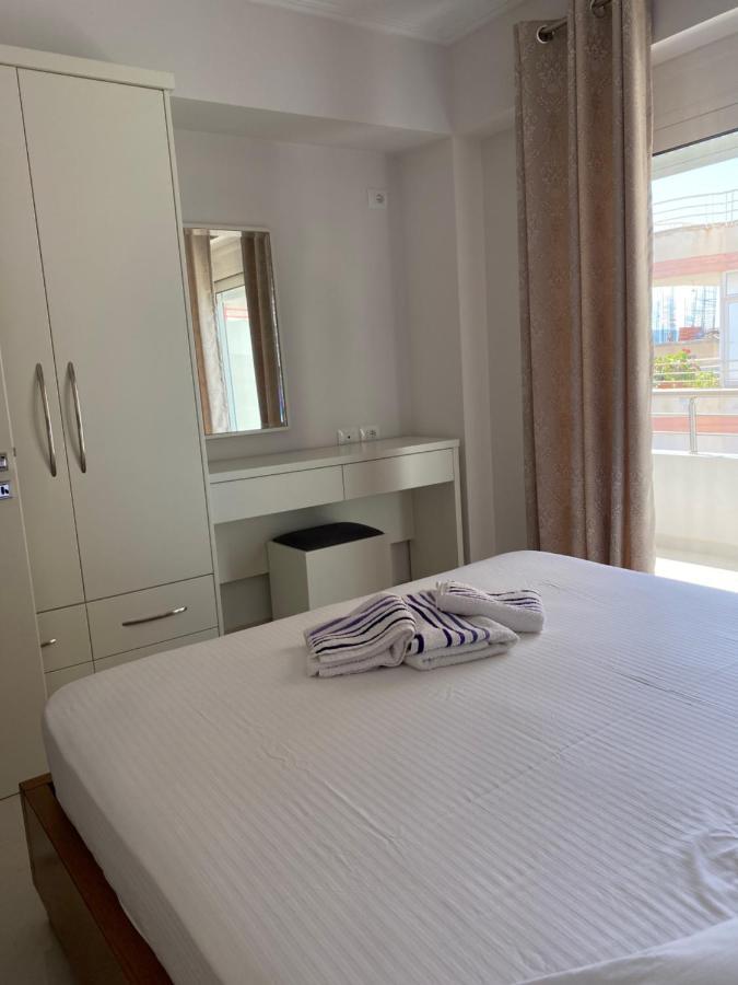 Ersid Apartaments In The Centre Sarande Bagian luar foto