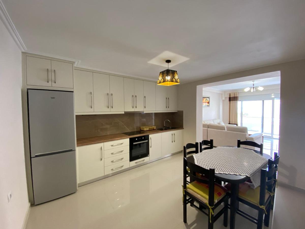 Ersid Apartaments In The Centre Sarande Bagian luar foto