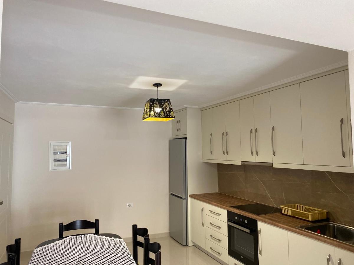 Ersid Apartaments In The Centre Sarande Bagian luar foto