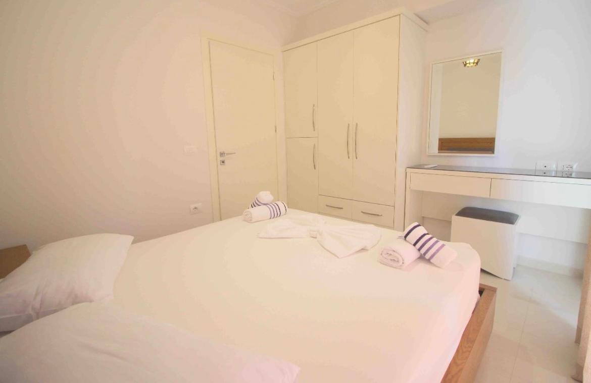 Ersid Apartaments In The Centre Sarande Bagian luar foto