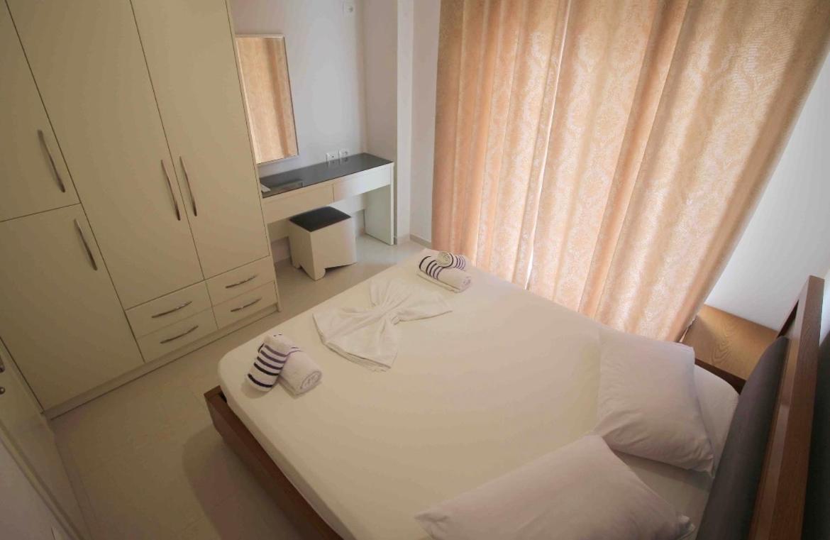 Ersid Apartaments In The Centre Sarande Bagian luar foto