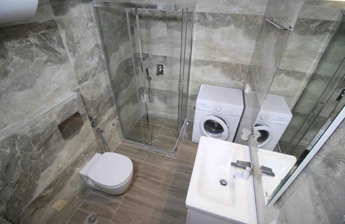 Ersid Apartaments In The Centre Sarande Bagian luar foto