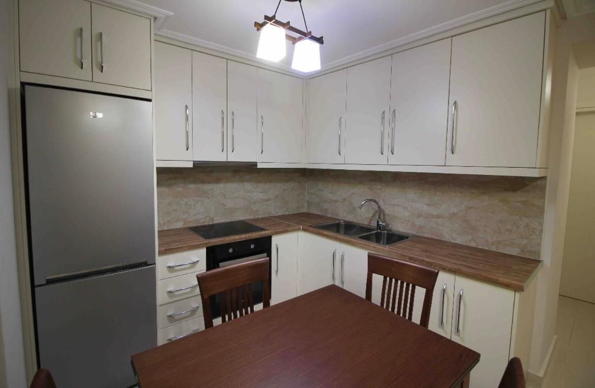 Ersid Apartaments In The Centre Sarande Bagian luar foto
